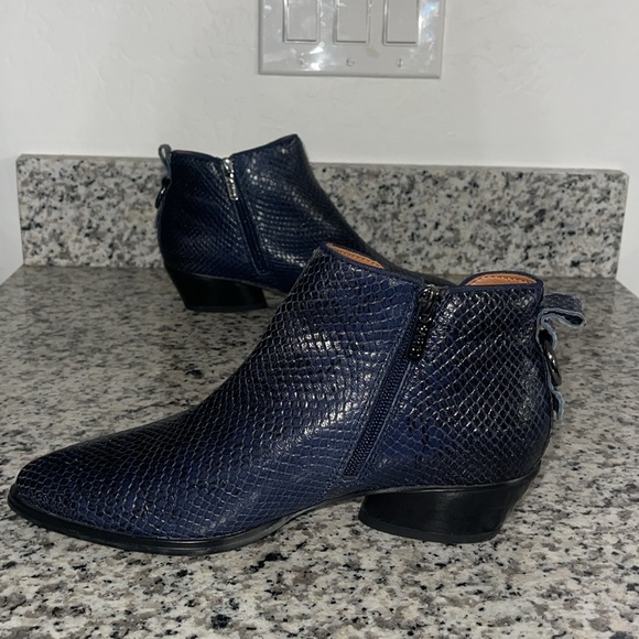 FRANCO SARTO Sloan Bootie Navy Blue Python Print Leather size 6.5 Ankle Bootie. - Picture 9 of 17